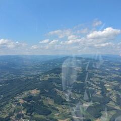Flugwegposition um 13:32:23: Aufgenommen in der Nähe von Pischelsdorf in der Steiermark, 8212, Österreich in 1323 Meter